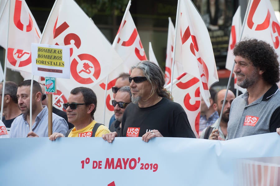 Las marchas del Primero de Mayo en Murcia y Cartagena piden al nuevo Gobierno que piense «primero en las personas» a la hora de elaborar sus políticas, al tiempo que exigen una aplicación efectiva del salario mínimo interprofesional