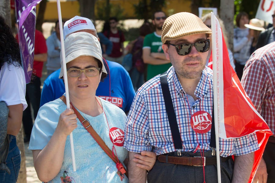 Las marchas del Primero de Mayo en Murcia y Cartagena piden al nuevo Gobierno que piense «primero en las personas» a la hora de elaborar sus políticas, al tiempo que exigen una aplicación efectiva del salario mínimo interprofesional