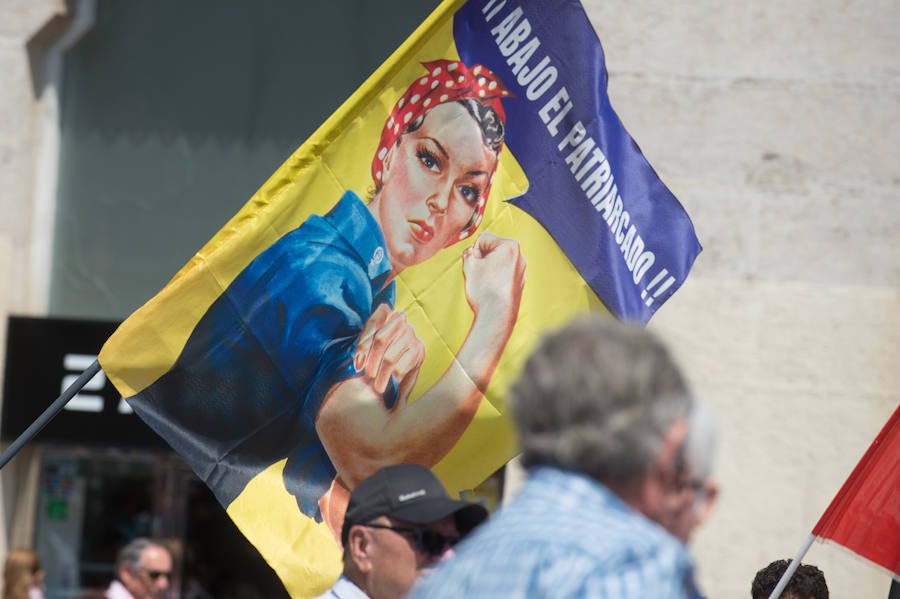 Las marchas del Primero de Mayo en Murcia y Cartagena piden al nuevo Gobierno que piense «primero en las personas» a la hora de elaborar sus políticas, al tiempo que exigen una aplicación efectiva del salario mínimo interprofesional