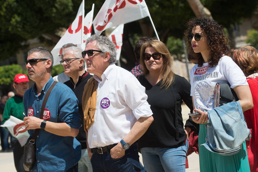 Las marchas del Primero de Mayo en Murcia y Cartagena piden al nuevo Gobierno que piense «primero en las personas» a la hora de elaborar sus políticas, al tiempo que exigen una aplicación efectiva del salario mínimo interprofesional