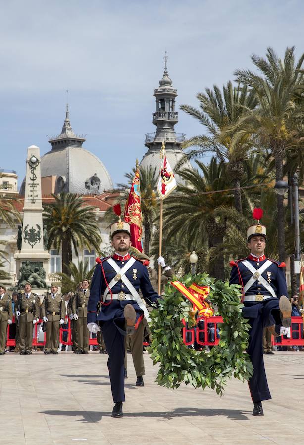 El acto, que comenzó a las 12 horas, rindió honores a la bandera de España y al general jefe del Mando de Artillería Antiaérea del Ejercito de Tierra, Íñigo Pareja Rodríguez