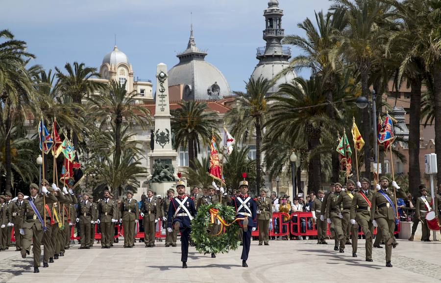 El acto, que comenzó a las 12 horas, rindió honores a la bandera de España y al general jefe del Mando de Artillería Antiaérea del Ejercito de Tierra, Íñigo Pareja Rodríguez