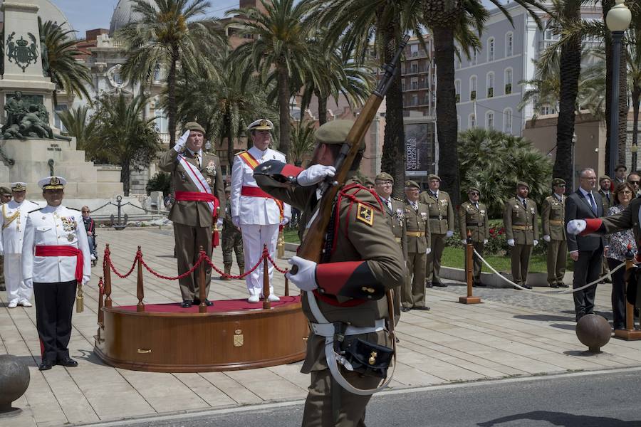 El acto, que comenzó a las 12 horas, rindió honores a la bandera de España y al general jefe del Mando de Artillería Antiaérea del Ejercito de Tierra, Íñigo Pareja Rodríguez