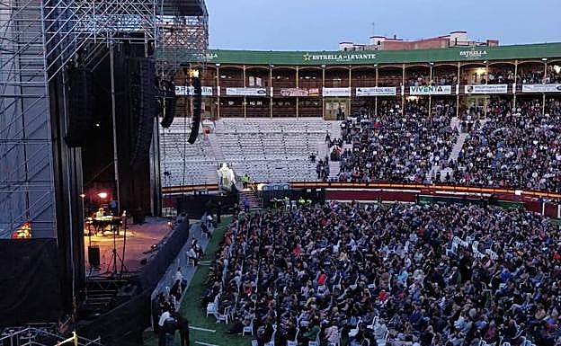 Aspecto que presentaba la Condomina al inicio del concierto de Bob Dylan.