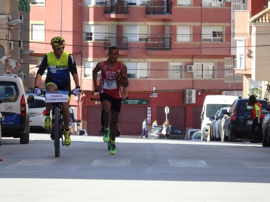 El atleta del Filippedes Moratalla se lleva la IV Carrera Solidaria Down con un tiempo de 30:46 minutos, por los 44:45 para la ganadora femenina