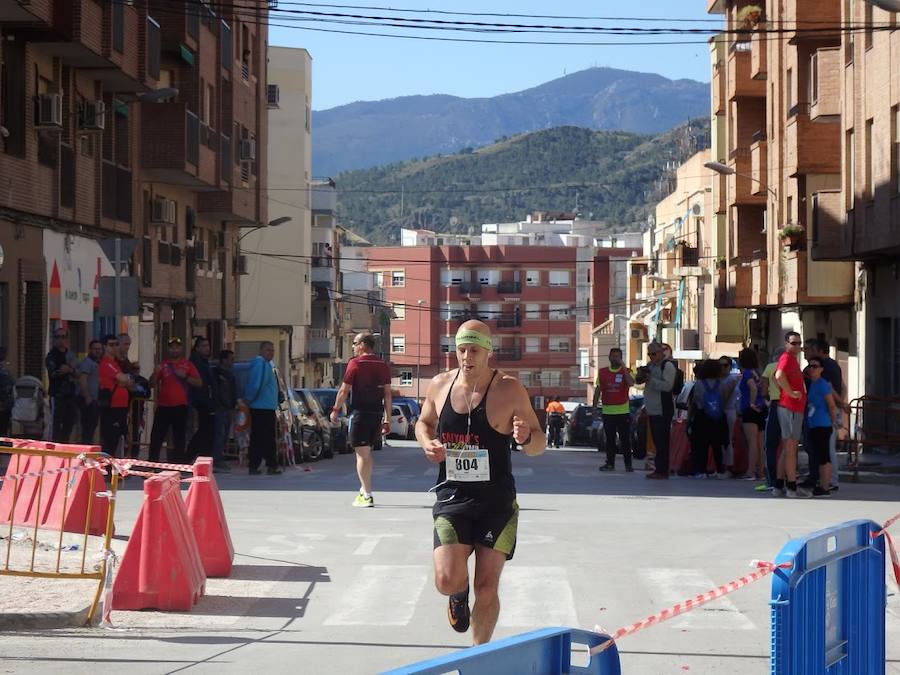 El atleta del Filippedes Moratalla se lleva la IV Carrera Solidaria Down con un tiempo de 30:46 minutos, por los 44:45 para la ganadora femenina