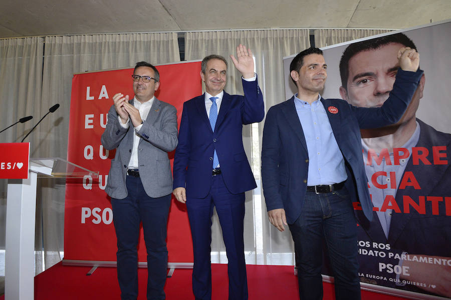 El expresidente se dirigió a los partidos del arco parlamentario para recordarles que «a España le vendría bien una mayoría estable de gobierno para los próximos cuatro años»