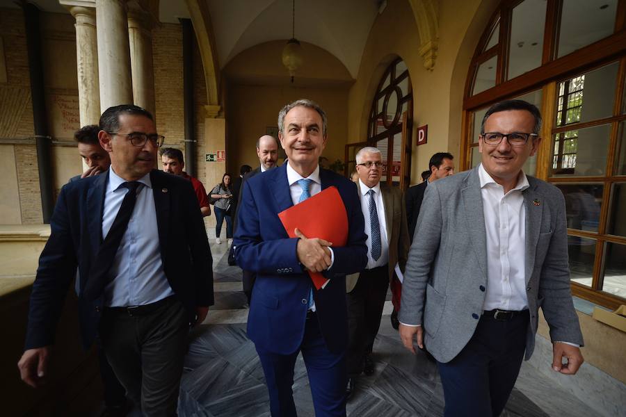 El expresidente del Gobierno vaticina que en España se tardará generaciones «en volver a reconocer y rendir homenaje» a las víctimas del Franquismo