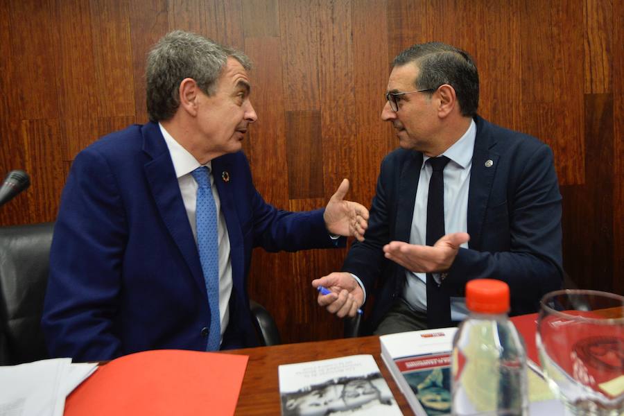 El expresidente del Gobierno vaticina que en España se tardará generaciones «en volver a reconocer y rendir homenaje» a las víctimas del Franquismo