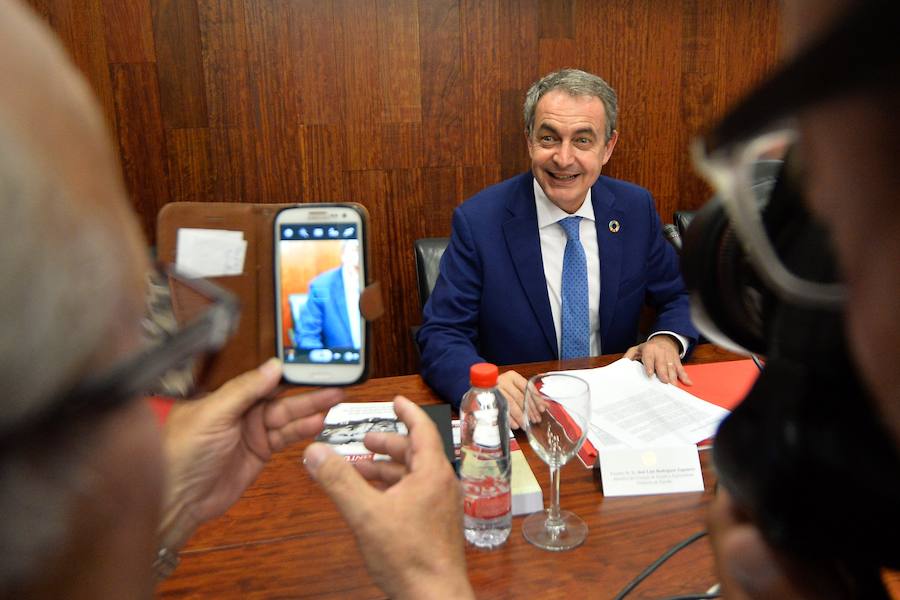 El expresidente del Gobierno vaticina que en España se tardará generaciones «en volver a reconocer y rendir homenaje» a las víctimas del Franquismo