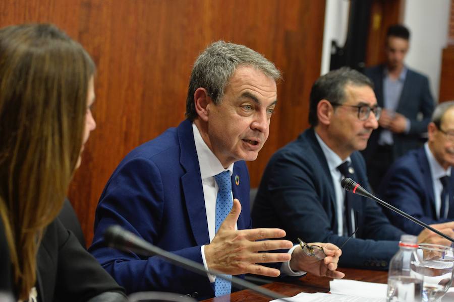 El expresidente del Gobierno vaticina que en España se tardará generaciones «en volver a reconocer y rendir homenaje» a las víctimas del Franquismo