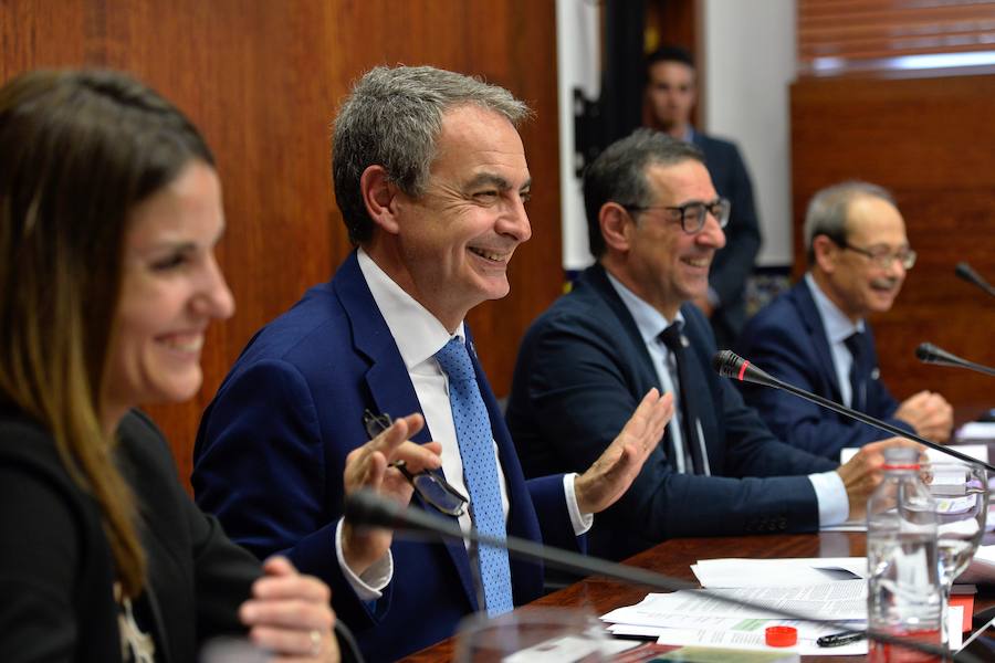 El expresidente del Gobierno vaticina que en España se tardará generaciones «en volver a reconocer y rendir homenaje» a las víctimas del Franquismo