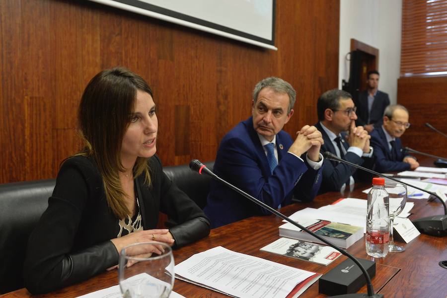 El expresidente del Gobierno vaticina que en España se tardará generaciones «en volver a reconocer y rendir homenaje» a las víctimas del Franquismo