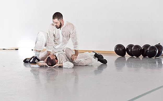 Los bailarines Daniel Hernández y Alberto Alonso. 