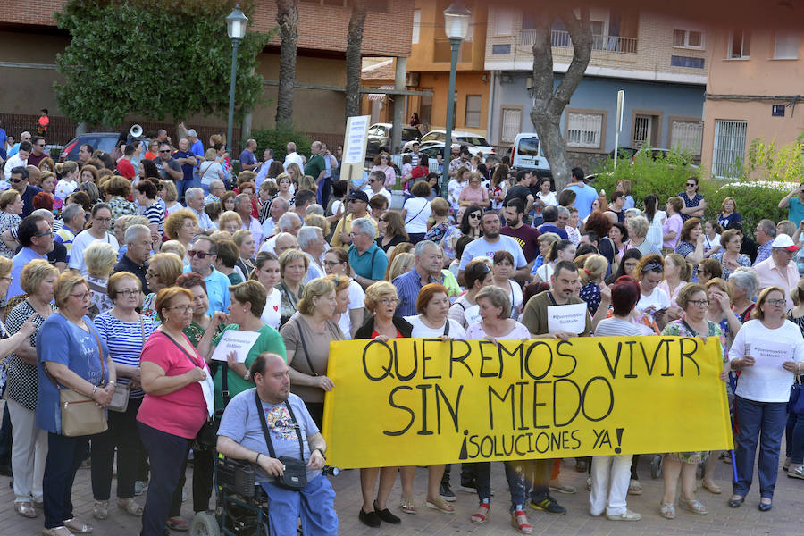 Vecinos de Javalí Nuevo salen a la calle para exigir más policías por la oleada de robos en el último año