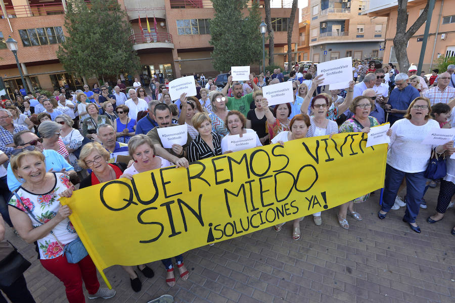 Vecinos de Javalí Nuevo salen a la calle para exigir más policías por la oleada de robos en el último año