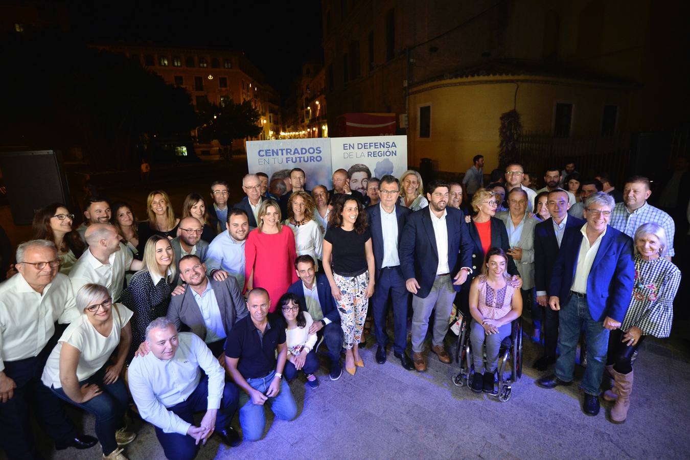 Pegada de carteles de Fernando López Miras (PP), Diego Conesa (PSOE), Óscar Urralburu (Podemos-Equo), Isabel Franco (Ciudadanos), Pascual Salvador (Vox) y Alberto Garre (Somos Región)