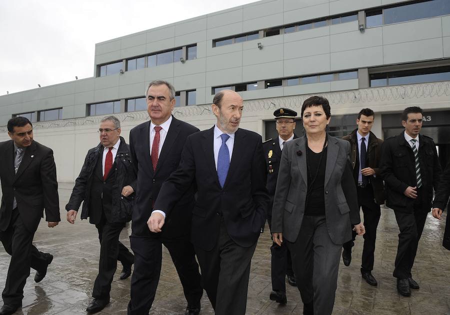 Durante su etapa como ministro del Interior, Pérez Rubalcaba inauguró el centro penitenciario de Campos del Río, en marzo de 2011.