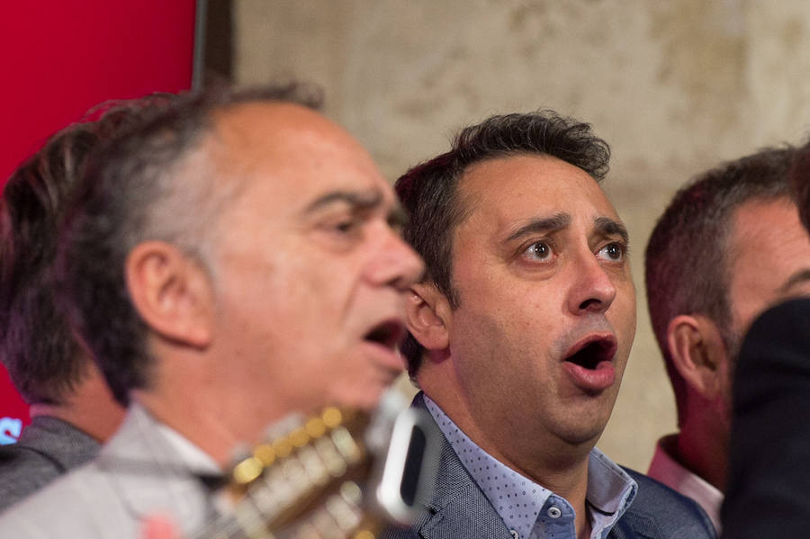 El Almudí acoge el acto conmemorativo del Día de Murcia, presidido por José Ballesta y en el que Mari Trini, Los Parrandboleros, la unidad de trasplantes de la Arrixaca y el grupo Virgen de la Vega recibieron las distinciones de la ciudad