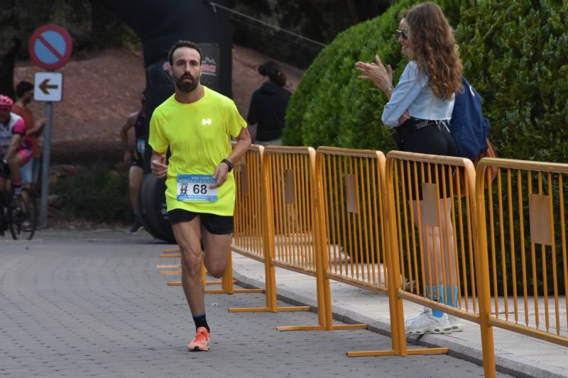 El atleta de Rajaos Runners Alcantarilla se lleva la prueba con un tiempo de 28:24 minutos, por los 35:08 para su compañera de club