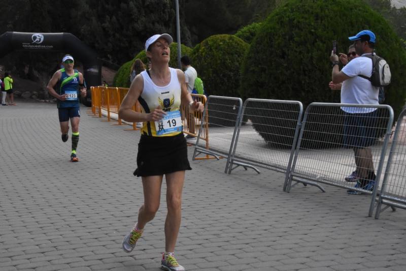 El atleta de Rajaos Runners Alcantarilla se lleva la prueba con un tiempo de 28:24 minutos, por los 35:08 para su compañera de club