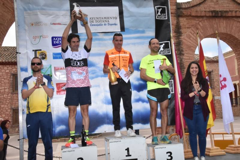 El atleta de Rajaos Runners Alcantarilla se lleva la prueba con un tiempo de 28:24 minutos, por los 35:08 para su compañera de club