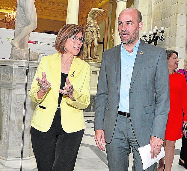 Rosa Peñalver junto a Mariano Silveyra. 