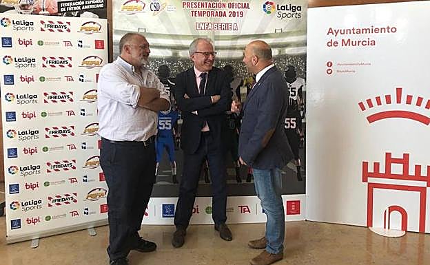 Presentación de las finales masculina y femenina de fútbol americano en el Ayuntamiento de Murcia.