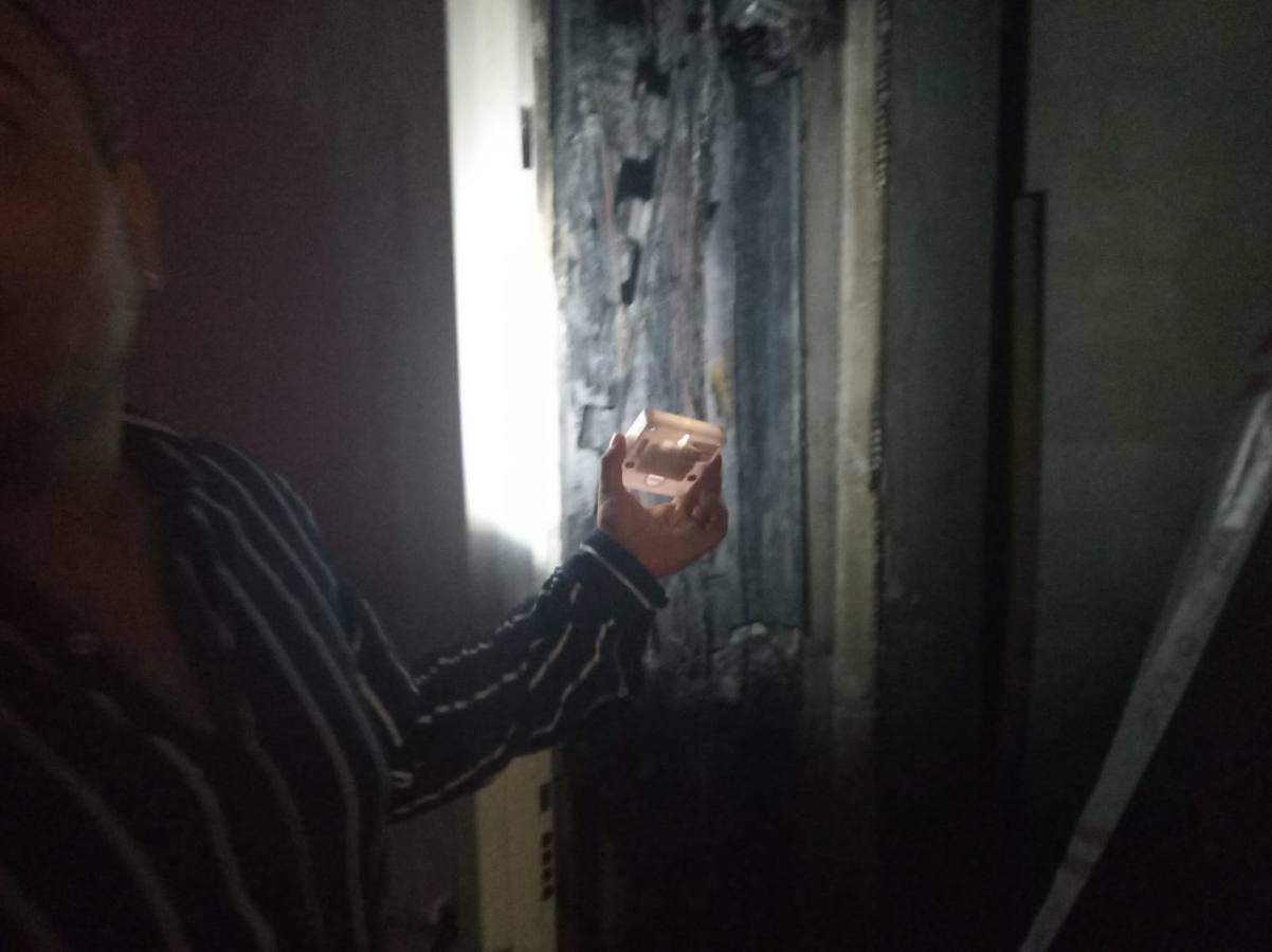 El fuego se originó en un cuadro de contadores presuntamente manipulado para disponer de electricidad de forma ilegal