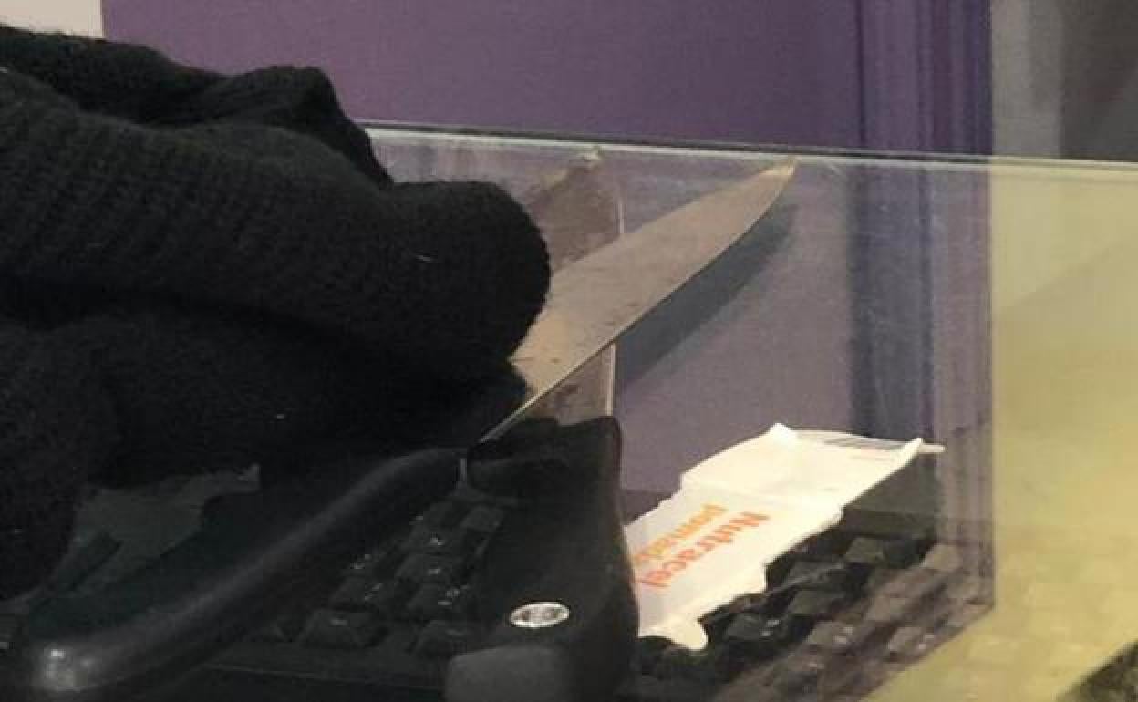 Los cuchillos que usó el atracador. 