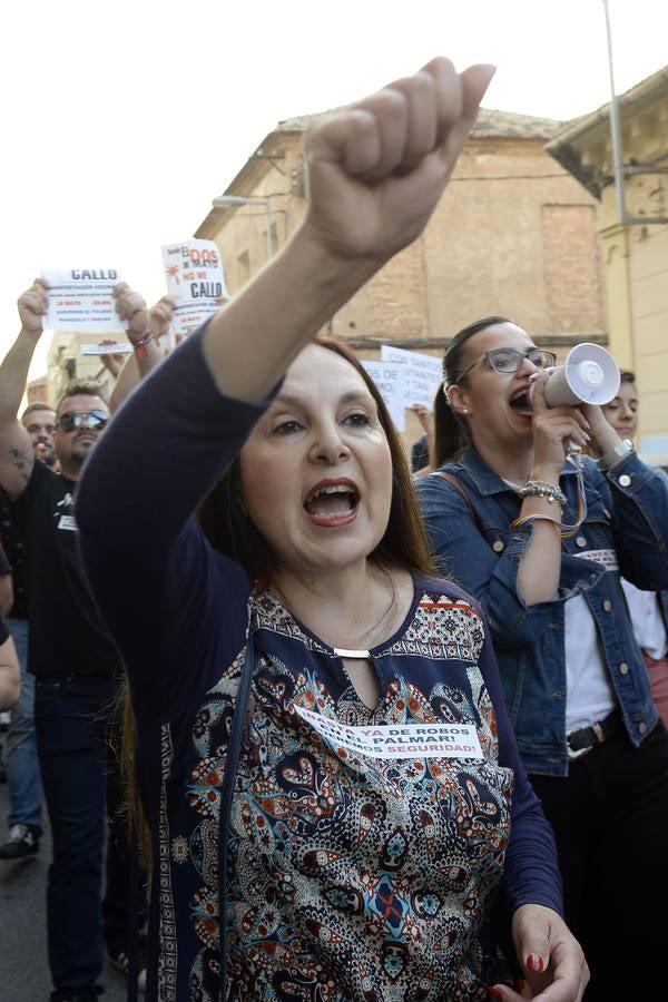 Cientos de personas salieron de sus casas para protestar ante la oleada de robos y hurtos