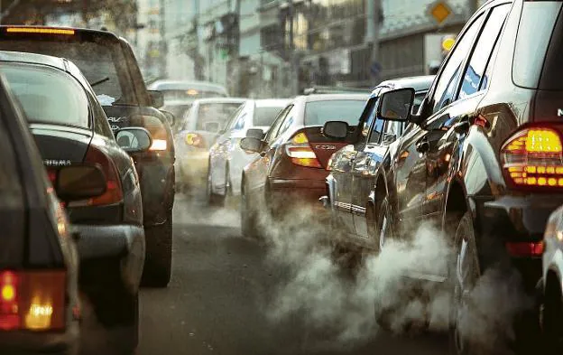 Malos humos. La emisión de gases del transporte es uno de los principales causantes del efecto invernadero. 