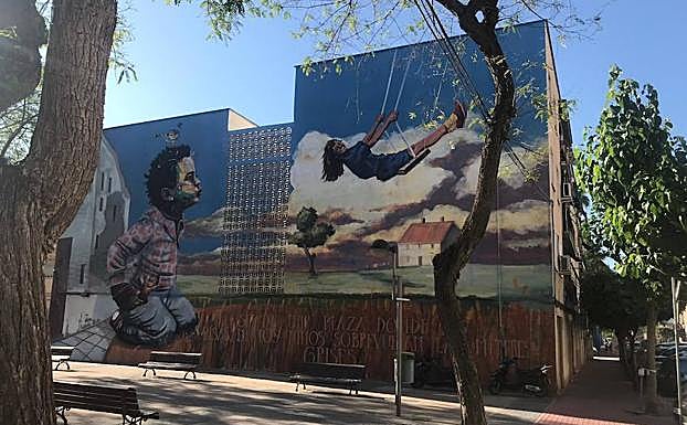 Grafiti 'El vuelo de la sonrisa' ya terminado. 