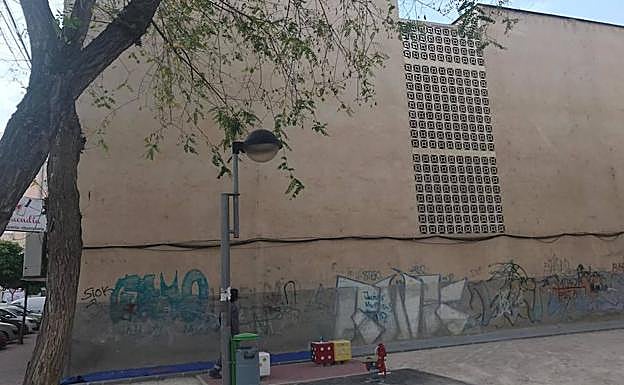 El muro antes de la transformación. 