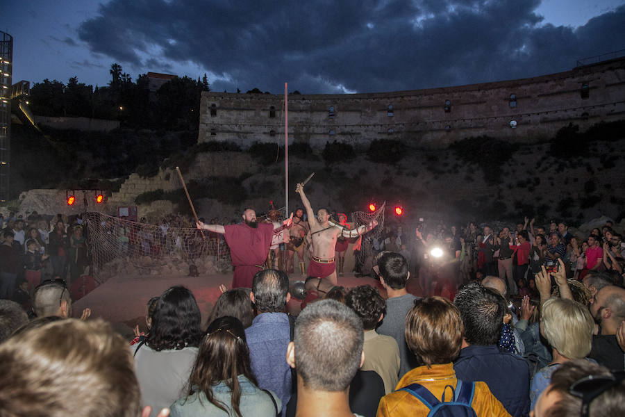 La ciudad portuaria se suma un año más la gran fiesta del arte y la historia con la celebración del Día Internacional de los Museos, que vuelve a atraer a numerosos visitantes, también de fuera de la Región y del extranjero