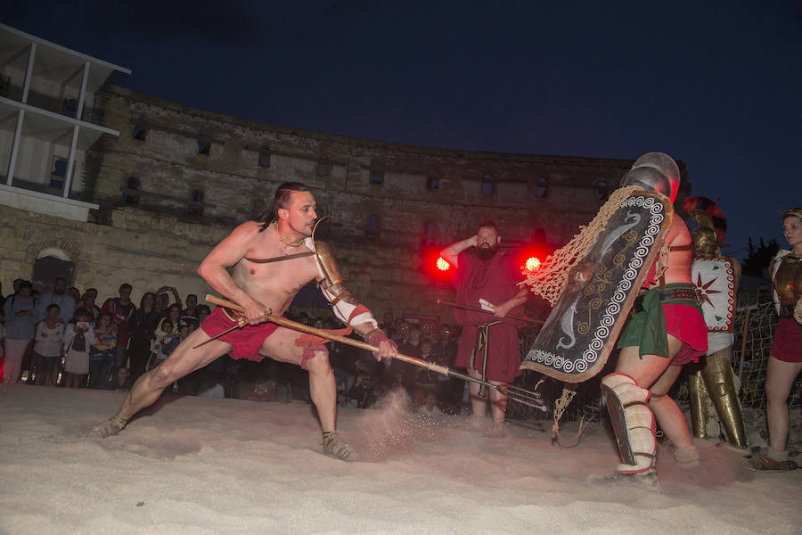 La ciudad portuaria se suma un año más la gran fiesta del arte y la historia con la celebración del Día Internacional de los Museos, que vuelve a atraer a numerosos visitantes, también de fuera de la Región y del extranjero