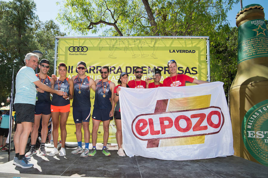 Más de 900 corredores participan en la prueba de 10 kilómetros, con salida y meta en el Paseo del Malecón, representando los colores de sus compañías