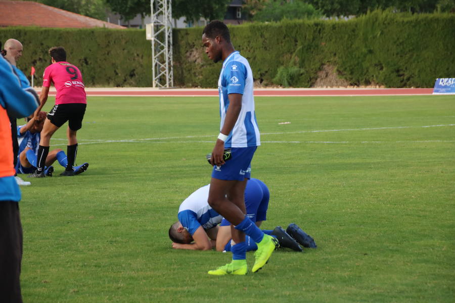 Finalmente se dio la peor de las combinaciones, perdieron los vinícolas 1-2 frente a Marbella y vencieron sus rivales directos, Recreativo Granada y Sanluqueño