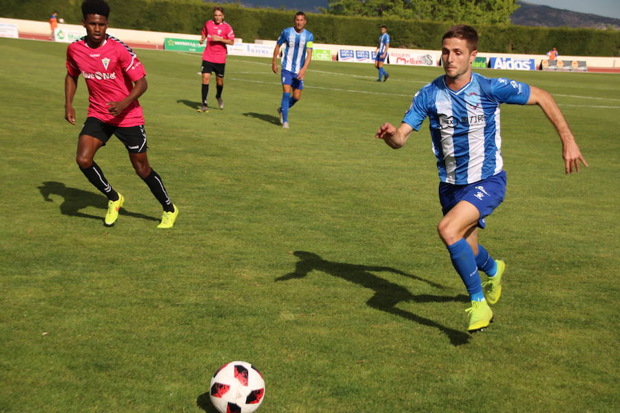 Finalmente se dio la peor de las combinaciones, perdieron los vinícolas 1-2 frente a Marbella y vencieron sus rivales directos, Recreativo Granada y Sanluqueño