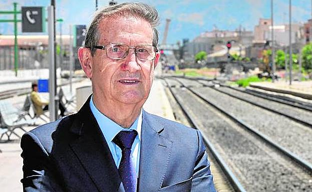 El presidente de Ferrmed, en el andén de la Estación del Carmen, el pasado martes.