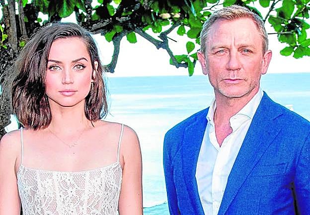 Ana de Armas y Daniel Craig protagonizarán escenas de cama en la nueva entrega de la saga 007. 