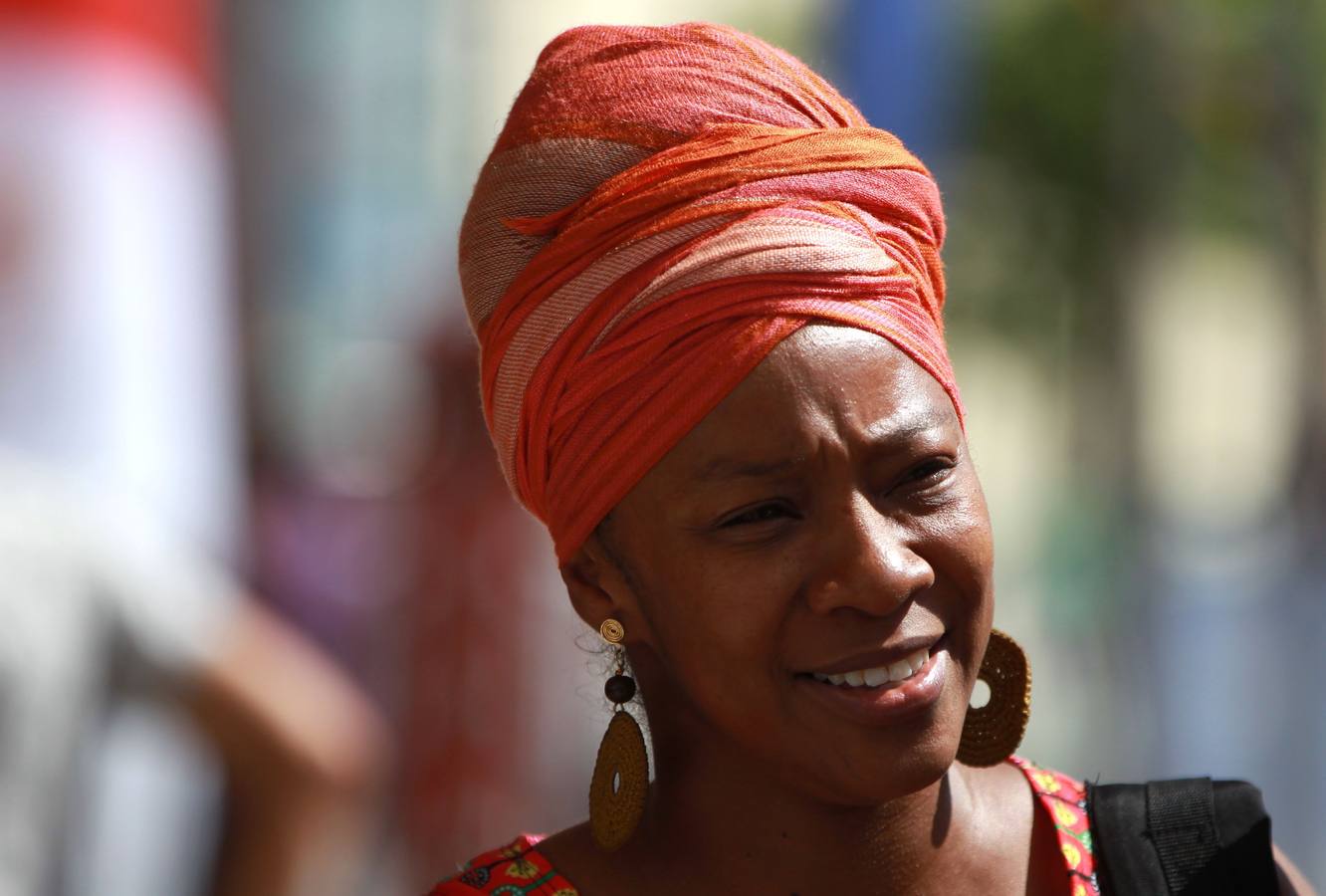 Varias mujeres participan de la celebración del Día de la Afrocolombianidad en Cali, para conmemorar la fecha en que en Colombia se abolió la esclavitud.