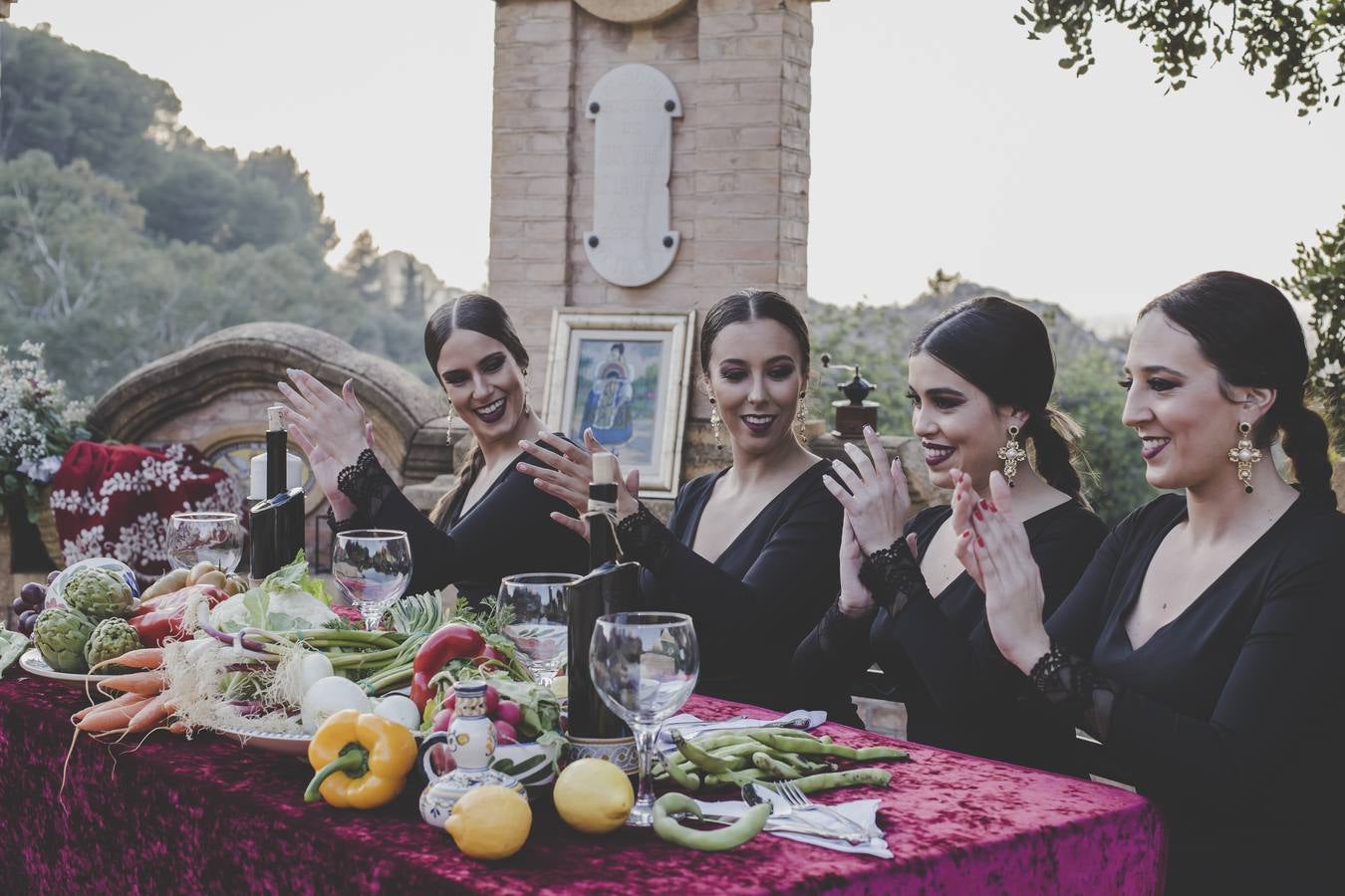 Cuatro mujeres se reúnen en una doble reivindicación, para poner en valor la tradición flamenca en Murcia.