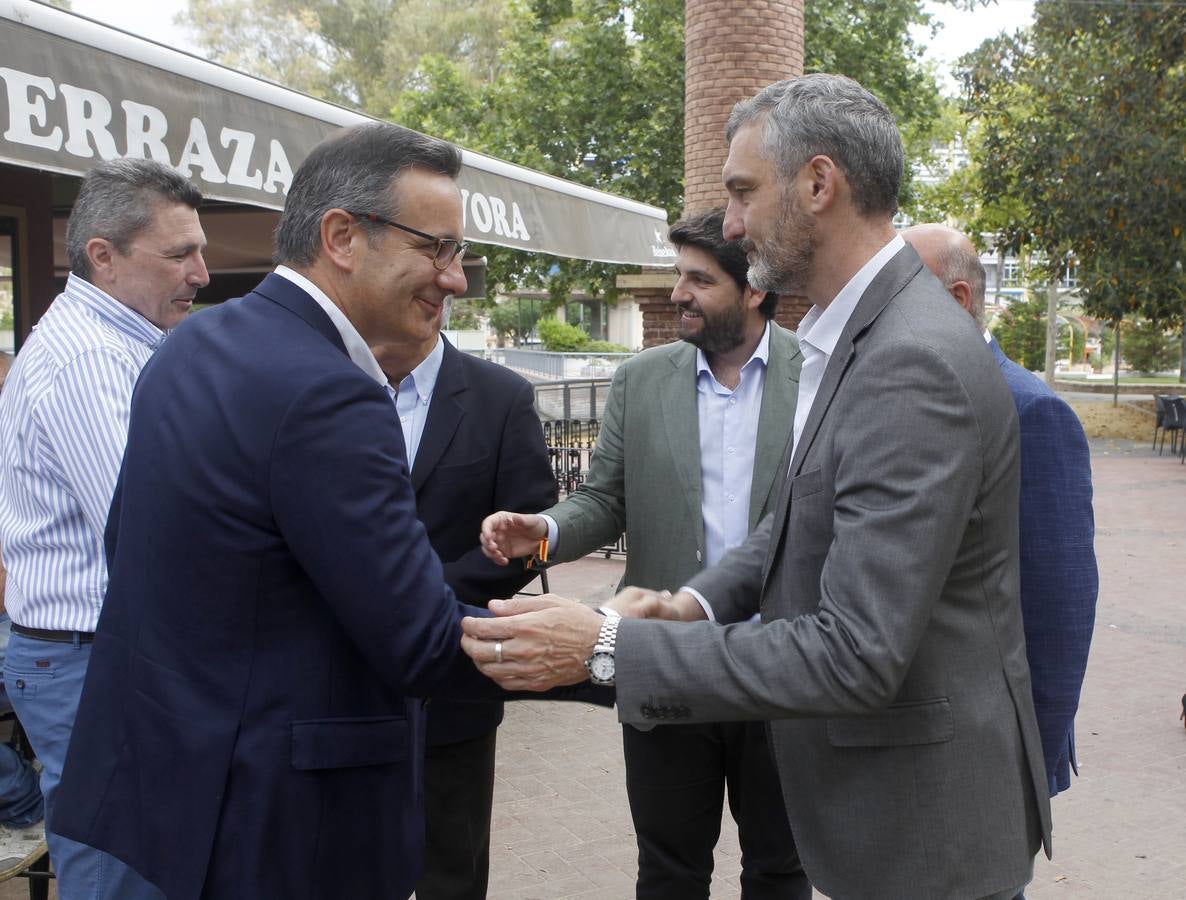 'La Verdad' reúne en la jornada de reflexión a los principales aspirantes a la presidencia de la Región, que desplegaron sonrisas con algún 'recadito'