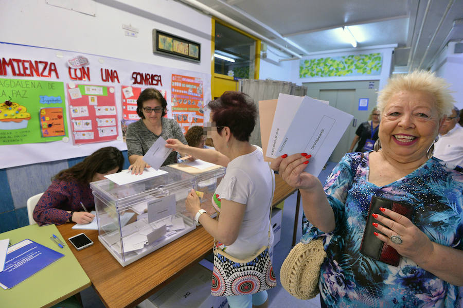 Las mesas electorales de la capital del Segura han abierto sin incidencias