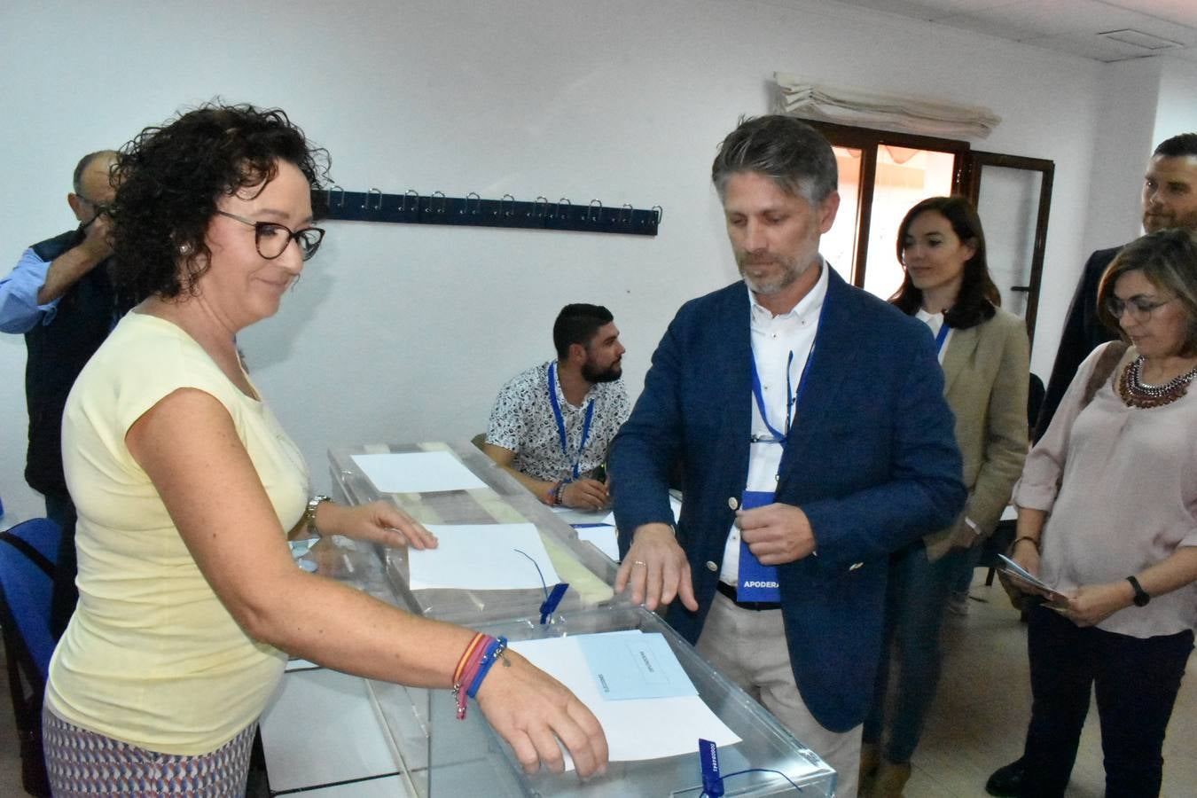 Víctor Martínez-Carrasco, candidato del PP a la Asamblea Regional, ha votado en el Centro Joven de Caravaca. 