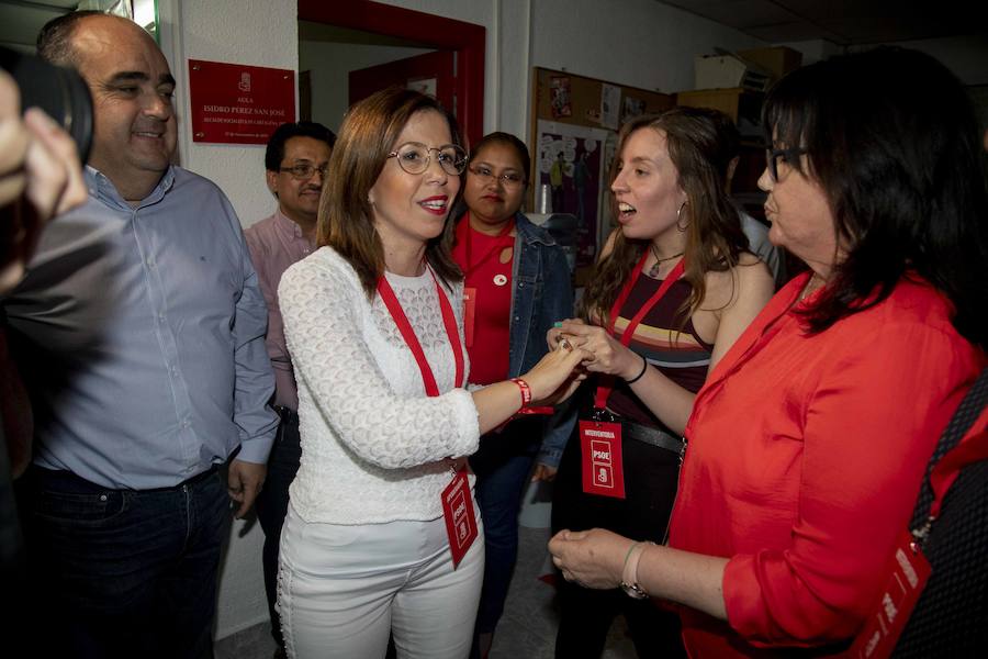 «Hemos conseguido casi 2.500 votos y un par de puntos más que en los comicios municipales anteriores, pero no hemos sacado el resultado esperado. No estamos satisfechos, pero tenemos que acatar lo que dicen las Urnas», declaró Ana Belén Castejón sobre sus resultados
