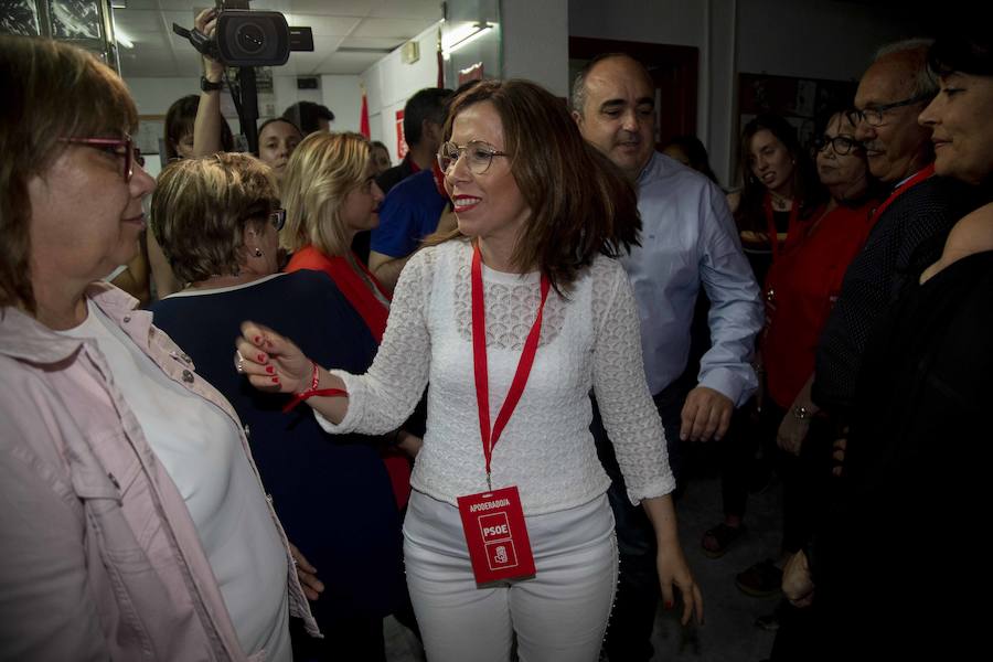 «Hemos conseguido casi 2.500 votos y un par de puntos más que en los comicios municipales anteriores, pero no hemos sacado el resultado esperado. No estamos satisfechos, pero tenemos que acatar lo que dicen las Urnas», declaró Ana Belén Castejón sobre sus resultados