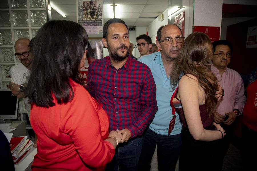 «Hemos conseguido casi 2.500 votos y un par de puntos más que en los comicios municipales anteriores, pero no hemos sacado el resultado esperado. No estamos satisfechos, pero tenemos que acatar lo que dicen las Urnas», declaró Ana Belén Castejón sobre sus resultados