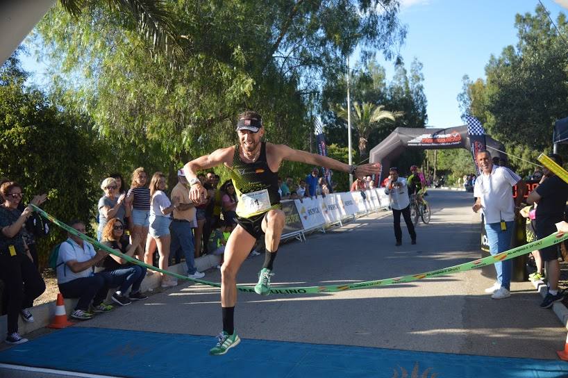 El corredor del Alumbres Sport vence con un tiempo de 20:12 minutos, mientras que la ganadora femenina completó el recorrido en 29:37